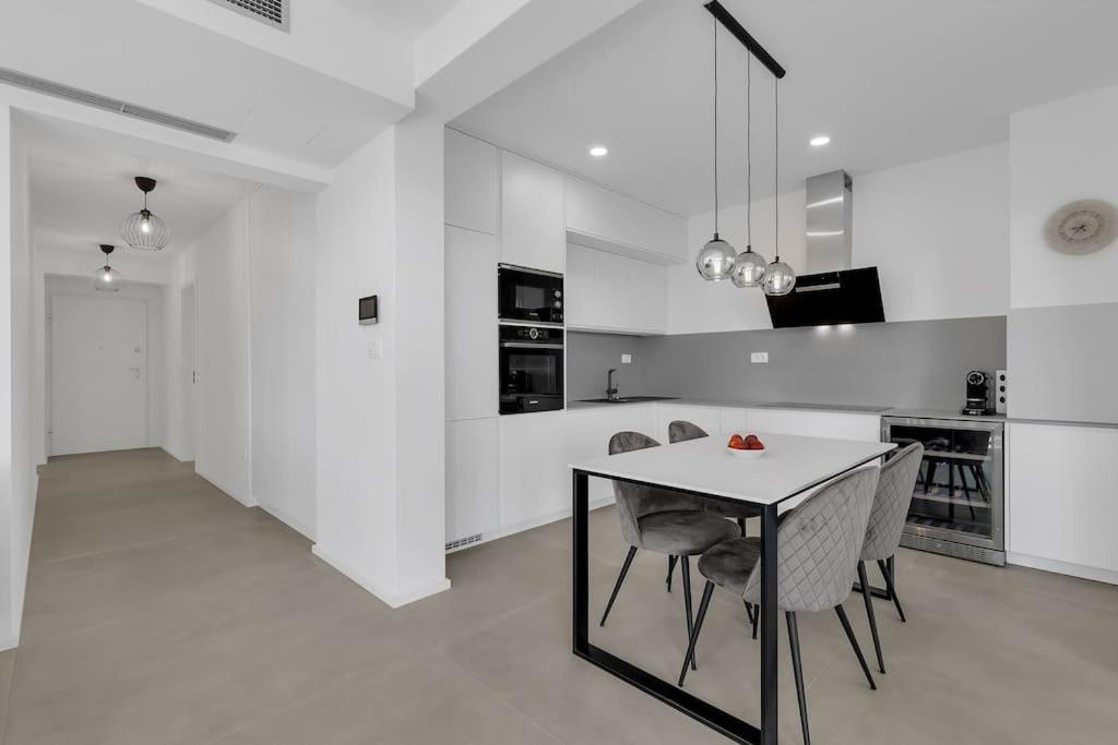 Apartman Delux With Private Pool - Makarska Exklusiv Tucepi Ngoại thất bức ảnh