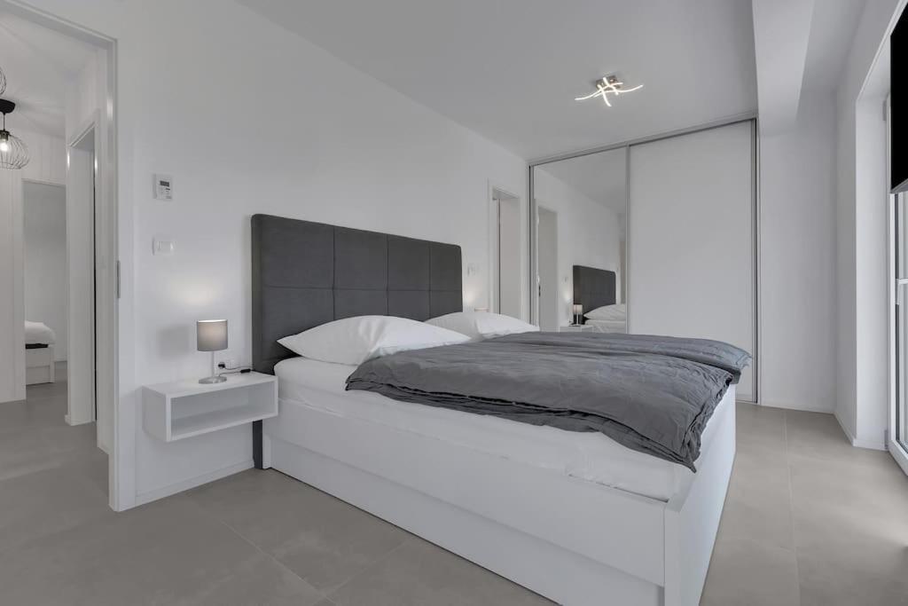 Apartman Delux With Private Pool - Makarska Exklusiv Tucepi Ngoại thất bức ảnh