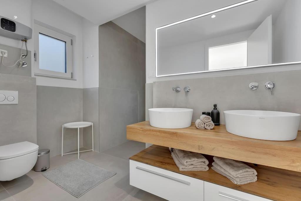 Apartman Delux With Private Pool - Makarska Exklusiv Tucepi Ngoại thất bức ảnh