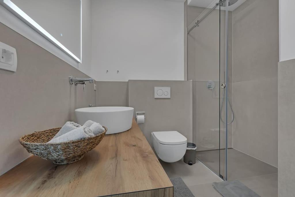 Apartman Delux With Private Pool - Makarska Exklusiv Tucepi Ngoại thất bức ảnh