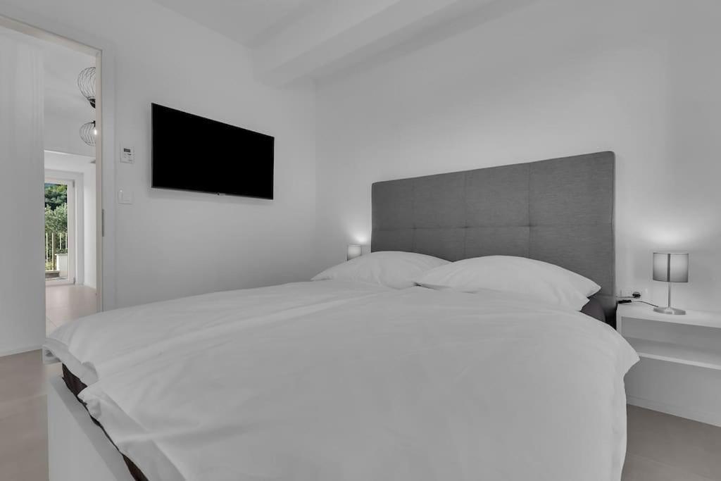 Apartman Delux With Private Pool - Makarska Exklusiv Tucepi Ngoại thất bức ảnh