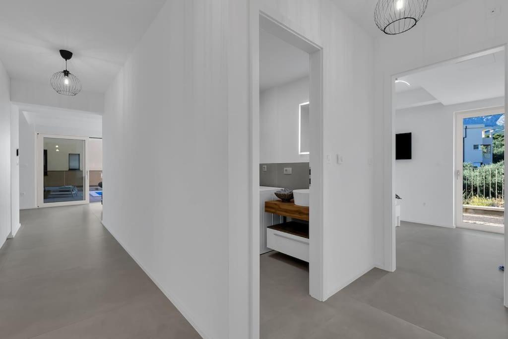 Apartman Delux With Private Pool - Makarska Exklusiv Tucepi Ngoại thất bức ảnh