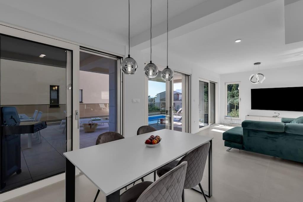 Apartman Delux With Private Pool - Makarska Exklusiv Tucepi Ngoại thất bức ảnh